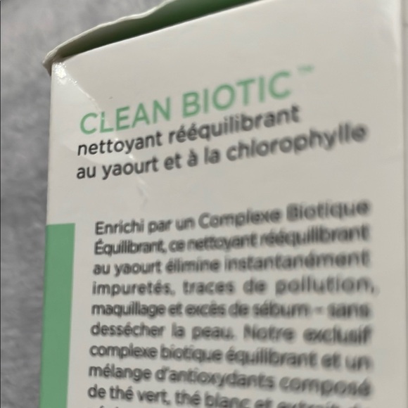 NEW Dr. Brandt Clean Biotic pH-Balanced Yogurt Cleanser with Chlorophyll - Picture 9 of 9
